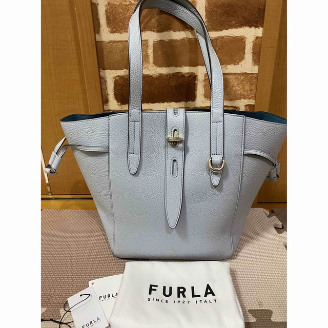 Furla(フルラ)の希少　FURLA トートバッグM 水色 レディースのバッグ(トートバッグ)の商品写真