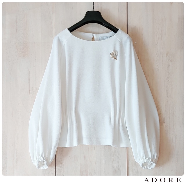 ◆幻◆ 希少新品　定価3.2万円 ADORE ライトアムゼンブラウス