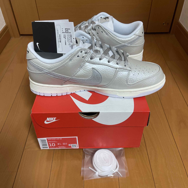 NIKE(ナイキ)のNIKE DUNK LOW SE  US10（28cm）新品未使用　完売品 メンズの靴/シューズ(スニーカー)の商品写真