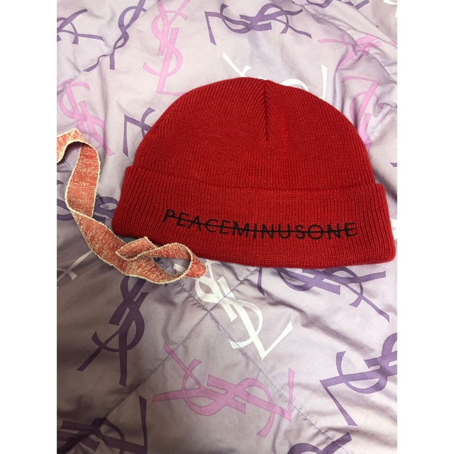 PEACEMINUSONE(ピースマイナスワン)のPEACEMINUSONE beanie redニット キャップ レッド 赤い　 メンズの帽子(ニット帽/ビーニー)の商品写真