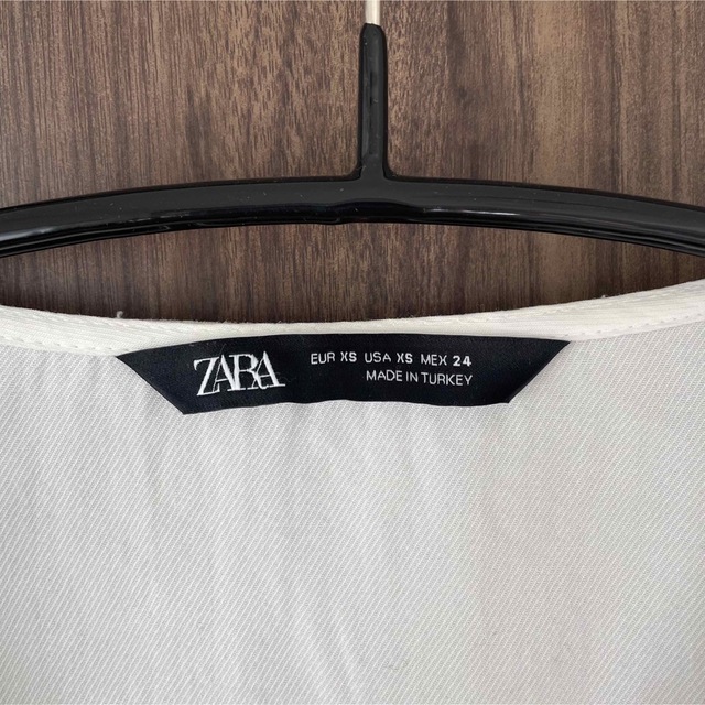 ZARA(ザラ)のZARA  トップス　ブラウス　ショート丈 レディースのトップス(シャツ/ブラウス(半袖/袖なし))の商品写真
