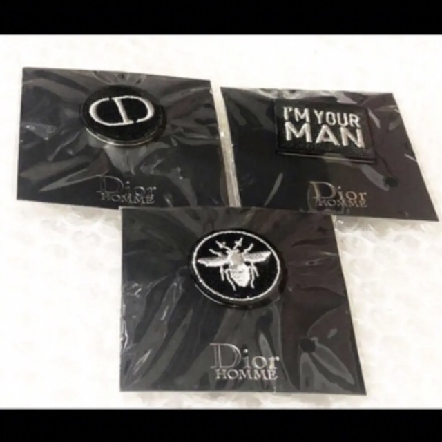 DIOR HOMME(ディオールオム)のDIOR HOME ディオール　黒　刺繍　ピンバッジ　ピンバッチ　ピンズ　3種 メンズのファッション小物(その他)の商品写真