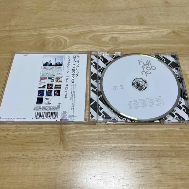 SINGLES 2004-2009 エンタメ/ホビーのCD(ポップス/ロック(邦楽))の商品写真