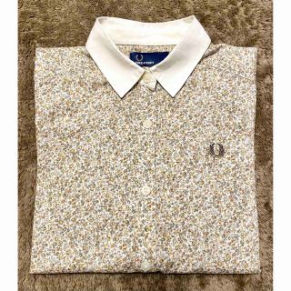 フレッドペリー(FRED PERRY)のFred Perry フレッドペリー　シャツ　ブラウス　花柄　トップス(シャツ/ブラウス(長袖/七分))