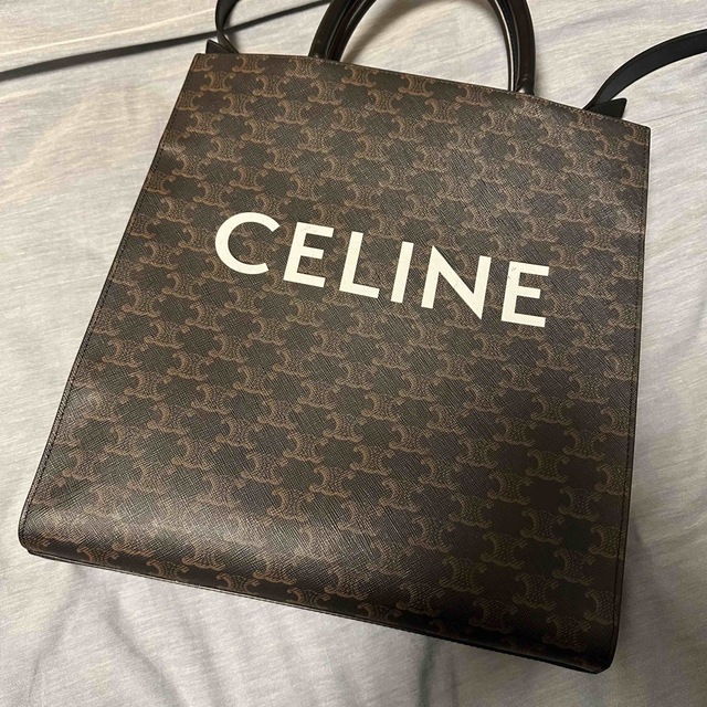 celine(セリーヌ)のCELINE ハンドバッグ プリント入りトリオンフ キャンバス ブラック メンズのバッグ(トートバッグ)の商品写真