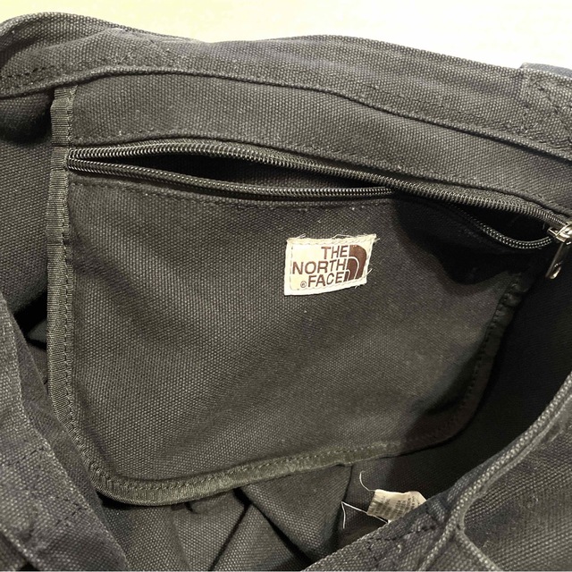 THE NORTH FACE(ザノースフェイス)の【中古】韓国限定　希少サイズ　ノースフェイス　トートバッグ　エコバッグ白黒 レディースのバッグ(トートバッグ)の商品写真