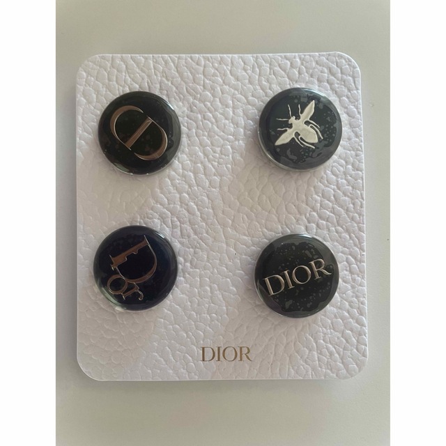 Dior(ディオール)のDior ピンバッジ　ノベルティ エンタメ/ホビーのコレクション(ノベルティグッズ)の商品写真