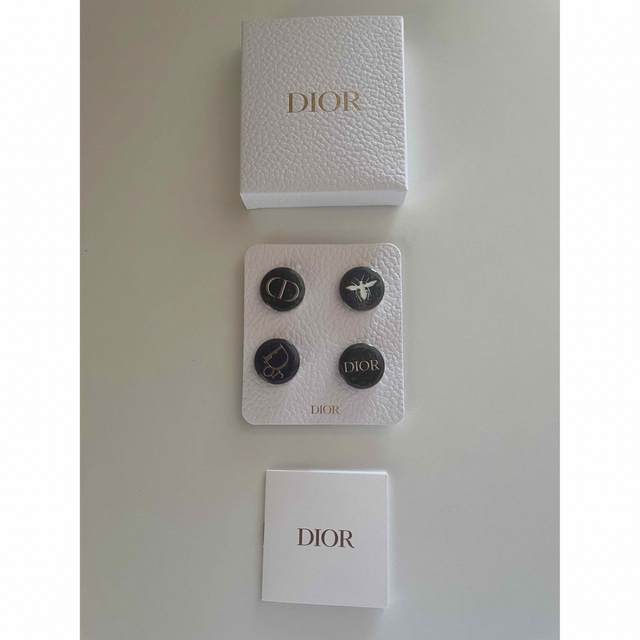 Dior(ディオール)のDior ピンバッジ　ノベルティ エンタメ/ホビーのコレクション(ノベルティグッズ)の商品写真