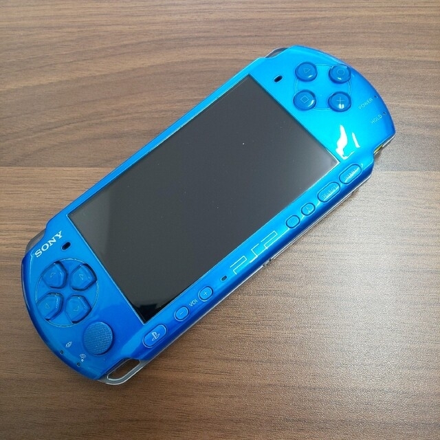 PlayStation Portable(プレイステーションポータブル)のpsp3000本体バイブラントブルー エンタメ/ホビーのゲームソフト/ゲーム機本体(携帯用ゲーム機本体)の商品写真