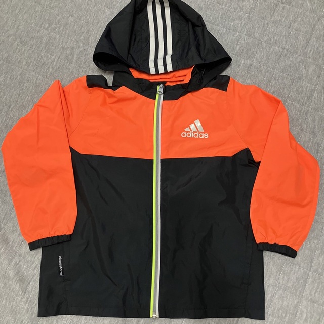 adidas(アディダス)のadidas ウィンドブレーカー　120 キッズ/ベビー/マタニティのキッズ服男の子用(90cm~)(ジャケット/上着)の商品写真