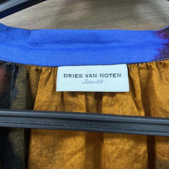 DRIES VAN NOTEN(ドリスヴァンノッテン)のDRIES VAN NOTEN  ドリス　シャツ レディースのトップス(シャツ/ブラウス(半袖/袖なし))の商品写真