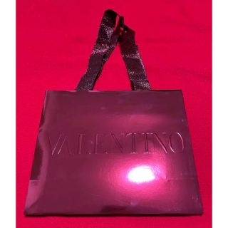 ヴァレンティノ(VALENTINO)の新品　VALENTINO バレンティノ　紙袋　赤　レッド(ショップ袋)