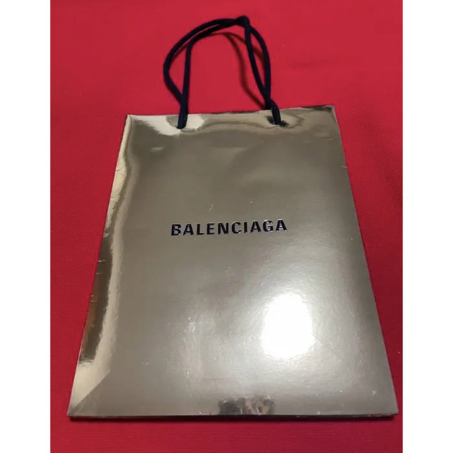 Balenciaga(バレンシアガ)のレア！新品　BALENCIAGA バレンシアガ　紙袋　ゴールド　金 レディースのバッグ(ショップ袋)の商品写真