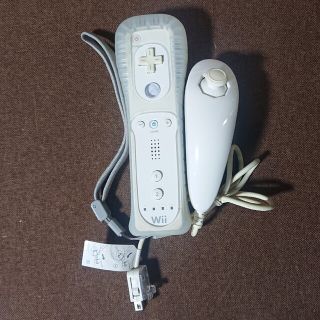 ウィー(Wii)のWiiリモコン ヌンチャクセット 白 ホワイト 任天堂純正品 シリコンカバー(家庭用ゲーム機本体)