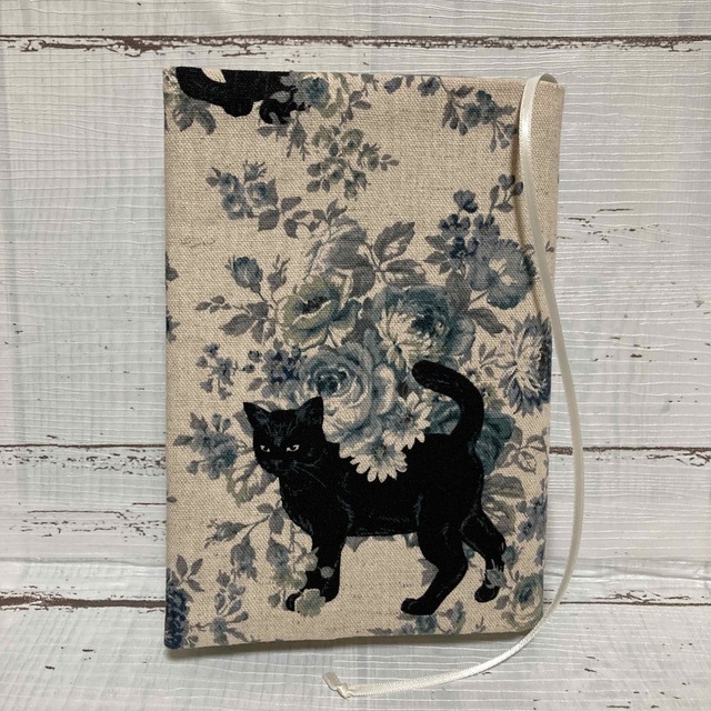 ハンドメイド ブックカバー(文庫本) 猫柄 ただ今猫柄コースター付き | フリマアプリ ラクマ