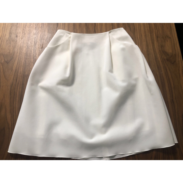FOXEY(フォクシー)のフォクシー　イリプス　38 白 レディースのスカート(ひざ丈スカート)の商品写真