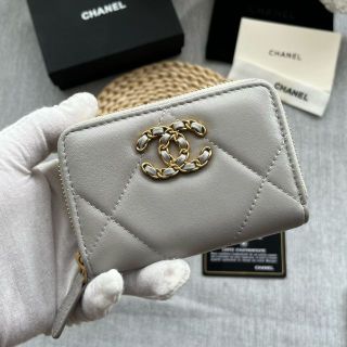 CHANEL コインケース シャネル 19 ラムスキン マトラッセ グレー 美-