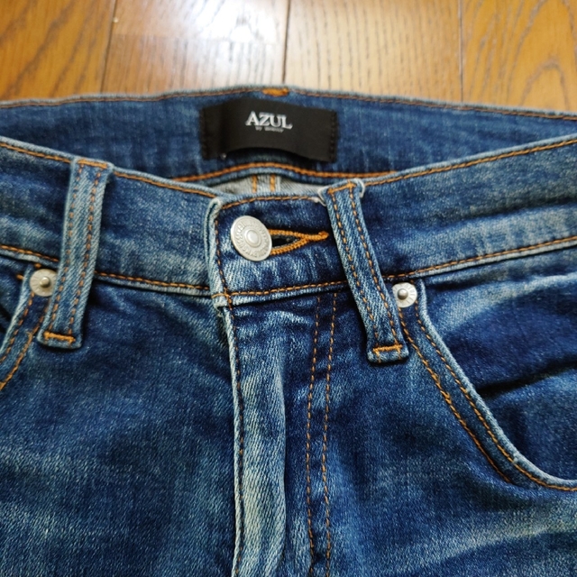 AZUL by moussy(アズールバイマウジー)のダメージジーンズ メンズのパンツ(デニム/ジーンズ)の商品写真