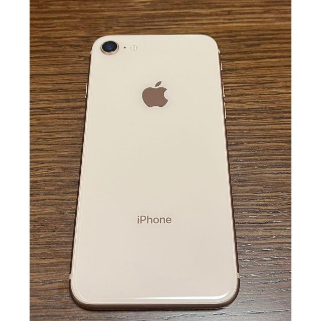 Apple(アップル)のiPhone 8 64GB（未使用ケース付き） スマホ/家電/カメラのスマートフォン/携帯電話(スマートフォン本体)の商品写真