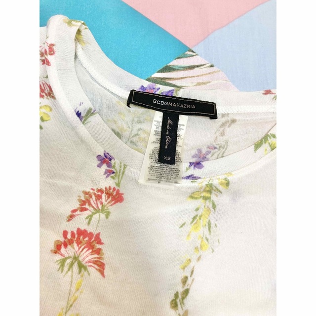 BCBGMAXAZRIA(ビーシービージーマックスアズリア)のBCBG●Tシャツ●長袖●インポート●フラワー ●お花●XS レディースのトップス(Tシャツ(長袖/七分))の商品写真