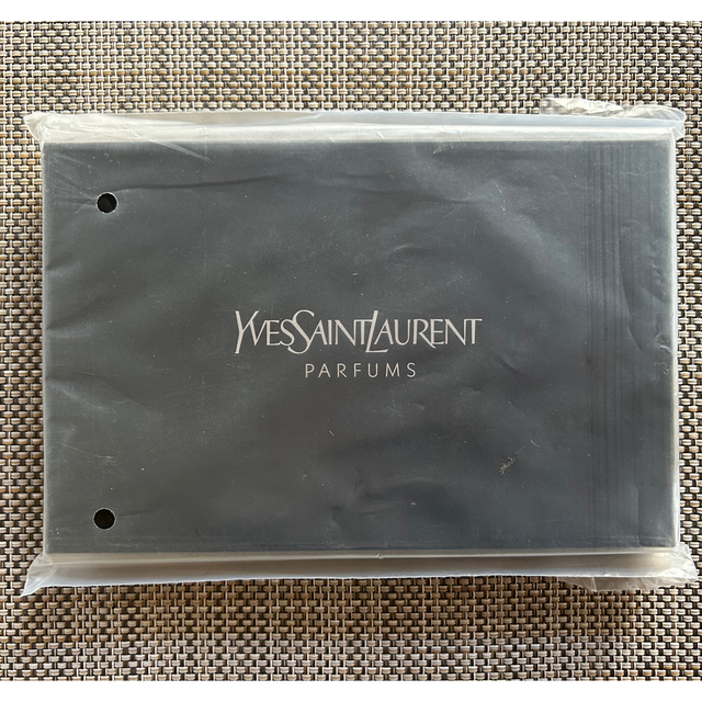 Yves Saint Laurent(イヴサンローラン)の値下げ！YSL ノベルティ　ノート　未開封 コスメ/美容のコスメ/美容 その他(その他)の商品写真