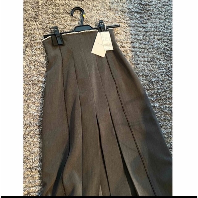 UND CUT OFF PLEATS SKIRT