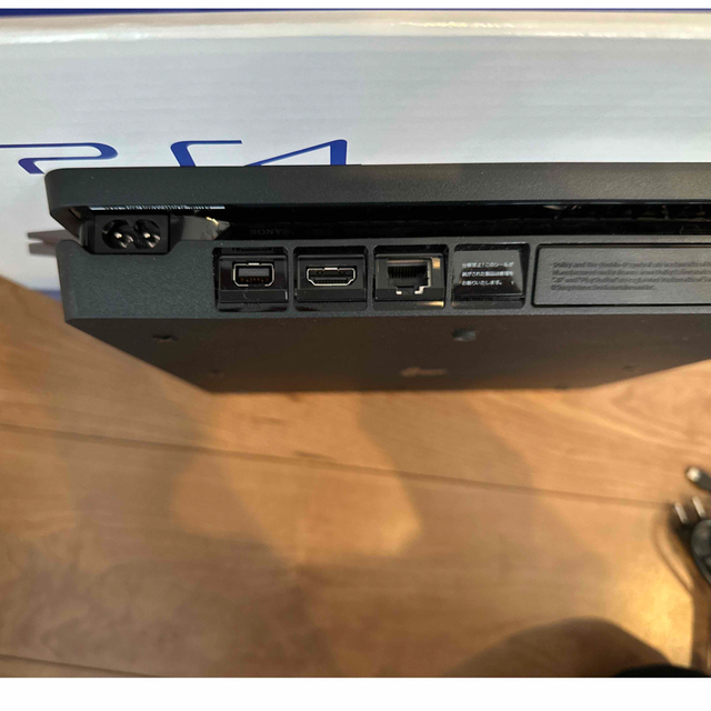 SONY(ソニー)のPS4 本体 CUH-2000A B01 500GB SSD交換品 エンタメ/ホビーのゲームソフト/ゲーム機本体(家庭用ゲーム機本体)の商品写真