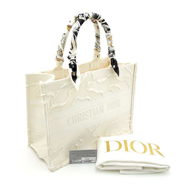 Christian Dior(クリスチャンディオール)の良品 ディオール ブックトート ミディアム M1296ZWAH 白迷彩 Dior レディースのバッグ(トートバッグ)の商品写真