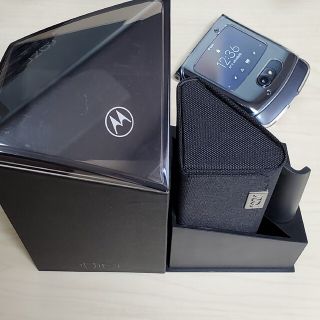 Motorola - SoftBank Motorola razr 5G 256GB ケース付きの通販 by ...