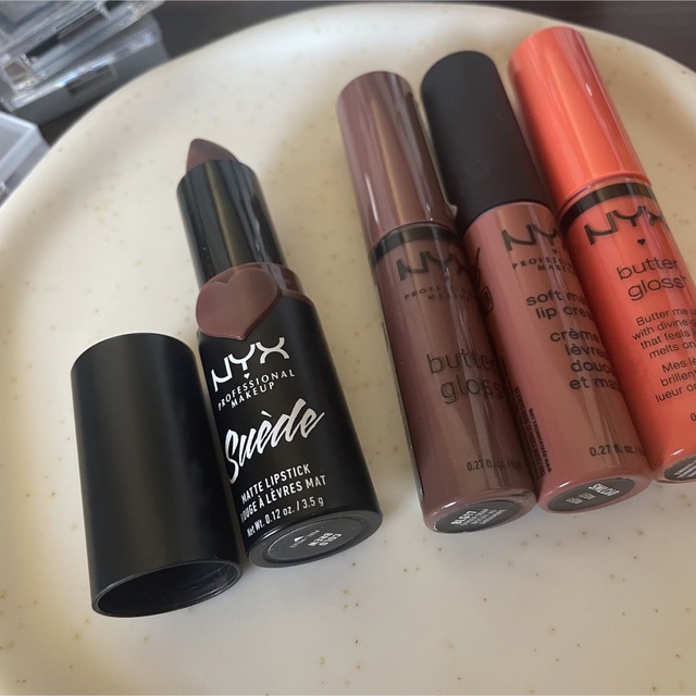 NYX(エヌワイエックス)のNYXまとめ売りバターグロス　マットリップスティック　ソフトマットリップクリーム コスメ/美容のベースメイク/化粧品(口紅)の商品写真