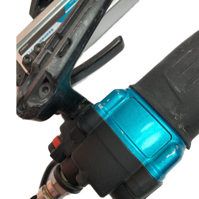 ♭♭MAKITA マキタ 4mm高圧エアタッカ 本体のみ AT425HE ブルー ♭♭MAKITA マキタ 4mm高圧エアタッカ 本体のみ AT425HE ブルー