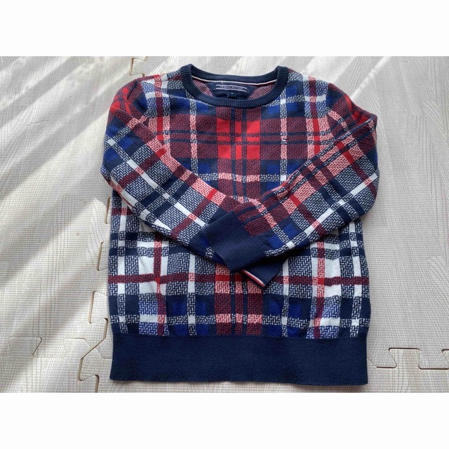 TOMMY HILFIGER(トミーヒルフィガー)のtommy HILFIGER ニット　110センチ キッズ/ベビー/マタニティのキッズ服男の子用(90cm~)(ニット)の商品写真