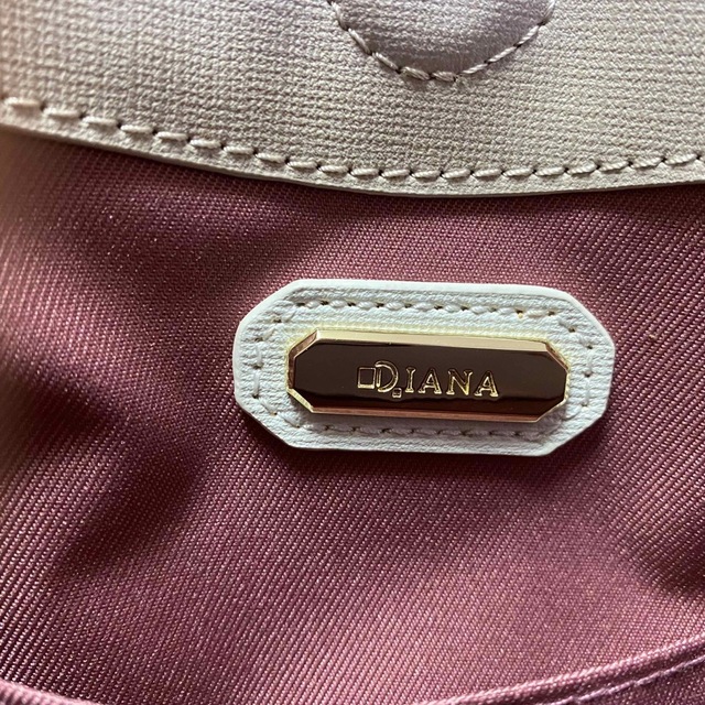 DIANA(ダイアナ)の【DIANA】ダイアナ　鞄　2way ショルダーバッグ　白 レディースのバッグ(ショルダーバッグ)の商品写真