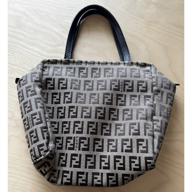 FENDI(フェンディ)のFENDI フェンディ ズッカ柄 ミニハンドバック レディースのバッグ(ハンドバッグ)の商品写真