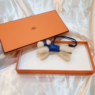 エルメス(Hermes)のエルメス バディ バッグチャーム ブルーサフィール 犬 ドッグ ふわふわ(キーホルダー)