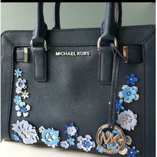 Michael Kors(マイケルコース)のMichael Kors 立体フラワーバック レディースのバッグ(ショルダーバッグ)の商品写真