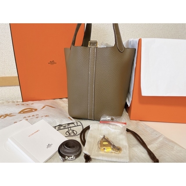 Hermes(エルメス)のピコタンロック 18 ピコタン PM エトゥープ ゴールド レディースのバッグ(ハンドバッグ)の商品写真