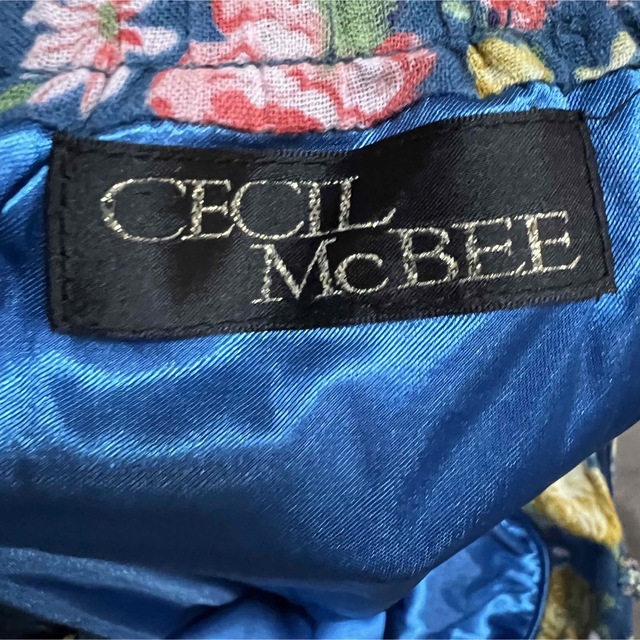 CECIL McBEE(セシルマクビー)のセシルマクビーCECIL Mc BEE 花柄サロペット Mサイズ レディースのワンピース(ひざ丈ワンピース)の商品写真