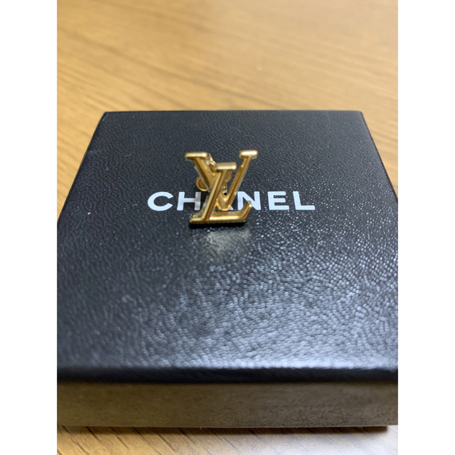 LOUIS VUITTON ブックル ドレイユ・LV アイコニック ピアス