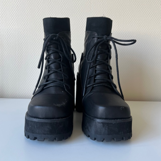 UNIF(ユニフ)のUNIF REVERB BOOTS  レディースの靴/シューズ(ブーツ)の商品写真