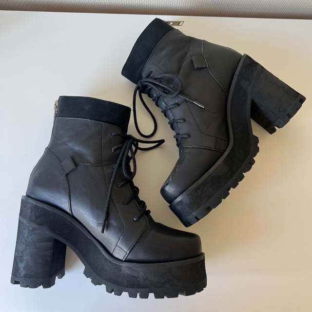 UNIF(ユニフ)のUNIF REVERB BOOTS  レディースの靴/シューズ(ブーツ)の商品写真