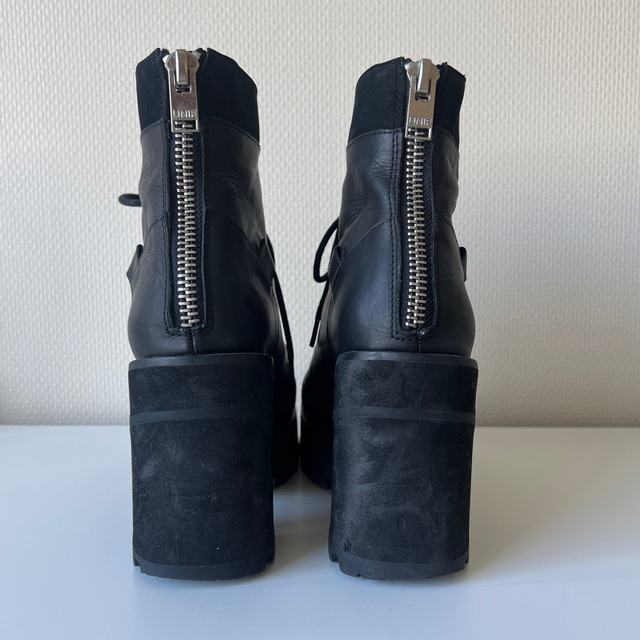 UNIF(ユニフ)のUNIF REVERB BOOTS  レディースの靴/シューズ(ブーツ)の商品写真