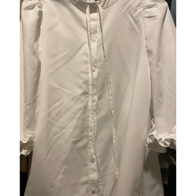 fitmore ボリュームフリルスリーブブラウス　ホワイト レディースのトップス(シャツ/ブラウス(長袖/七分))の商品写真