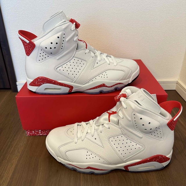 NIKE(ナイキ)のAir Jordan 6 White and University Red新品 メンズの靴/シューズ(スニーカー)の商品写真