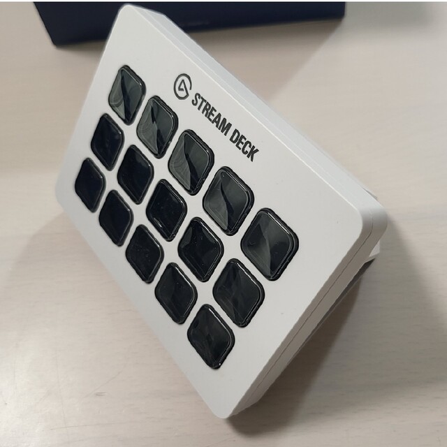 Elgato stream deck mk.2  ストリームデック ホワイト スマホ/家電/カメラのPC/タブレット(PC周辺機器)の商品写真