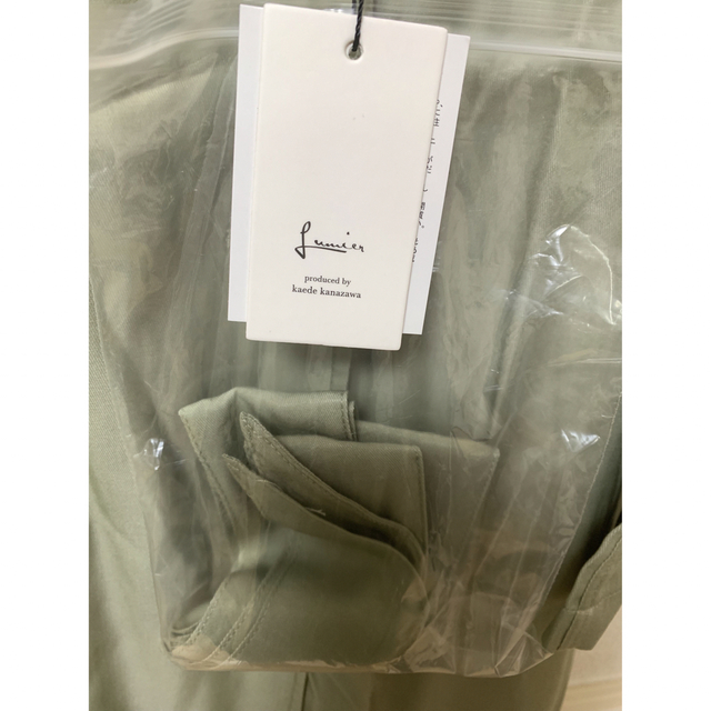 Lumier リュミエ　シャイニーオーバートレンチコート レディースのジャケット/アウター(トレンチコート)の商品写真