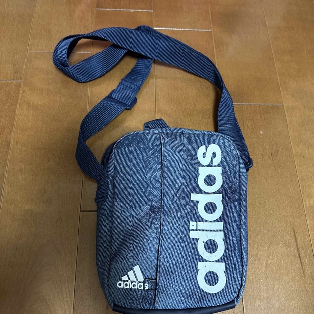 adidas(アディダス)のadidas ポシェット レディースのバッグ(ショルダーバッグ)の商品写真