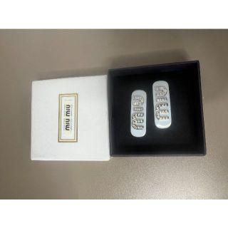 新品 miumiu シアリングヘアクリップ バニラ 販売販売 www.harvestcity.com