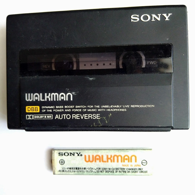 WALKMAN(ウォークマン)のSONYウォークマン　WM-150【ジャンク品】 スマホ/家電/カメラのオーディオ機器(ポータブルプレーヤー)の商品写真