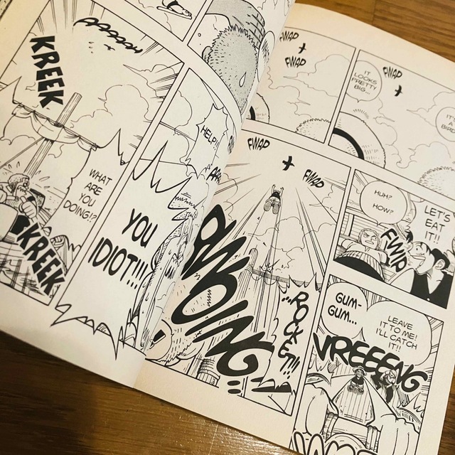 ONE PIECE(ワンピース)の【元値2101円】ONE PIECE 英語版　1巻　2巻 エンタメ/ホビーの漫画(少年漫画)の商品写真